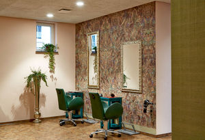 Behandlungs- und Frisierbereich Behandlungs- und Frisierbereich…