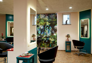 Einblick in den Friseurbereich Einblick in den Friseurbereich…