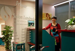 Eingangsbereich mit der Inhaberin Kathrin Landrock Eingangsbereich mit der Inhaberin Kathrin Landrock…